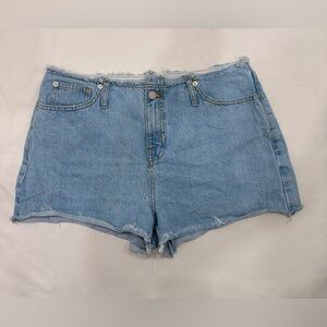 Woman’s Urban Outfitters BDG Light Wash Denim Shorts Size 31